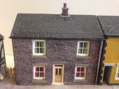 O Gauge Low Relief Cottage without Alleyway - Stone Finish
