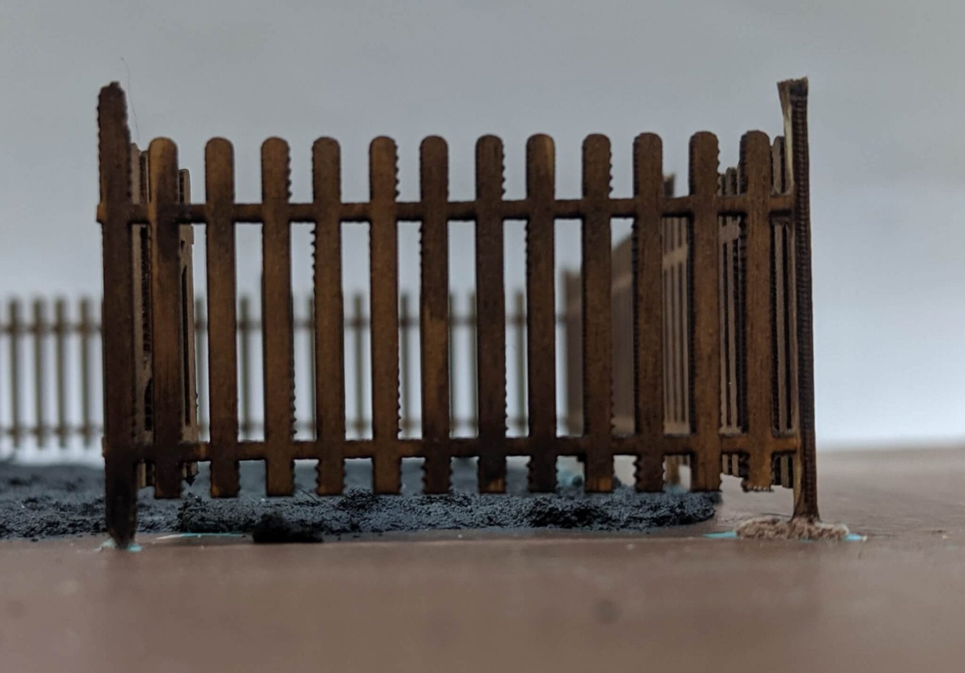 LASER CUT 32MM WOODEN FENCE POSTS FOR OO SCALE 1:76 MODEL RAILWAY LX072-OO 